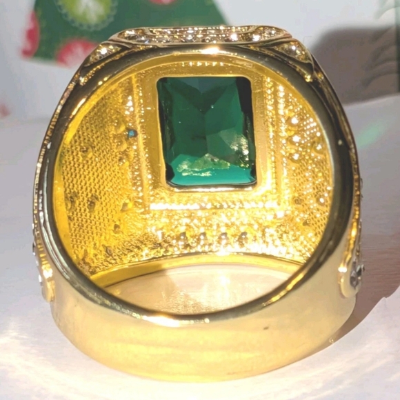 Elegant Green and Gold mens Ring Sz 13
